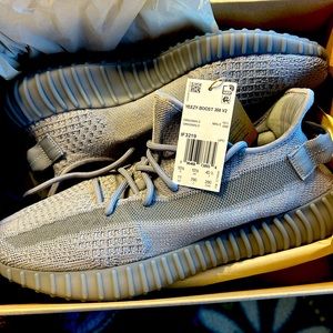 Yeezy Boost 350 v2 - stegry - all grey- new in box